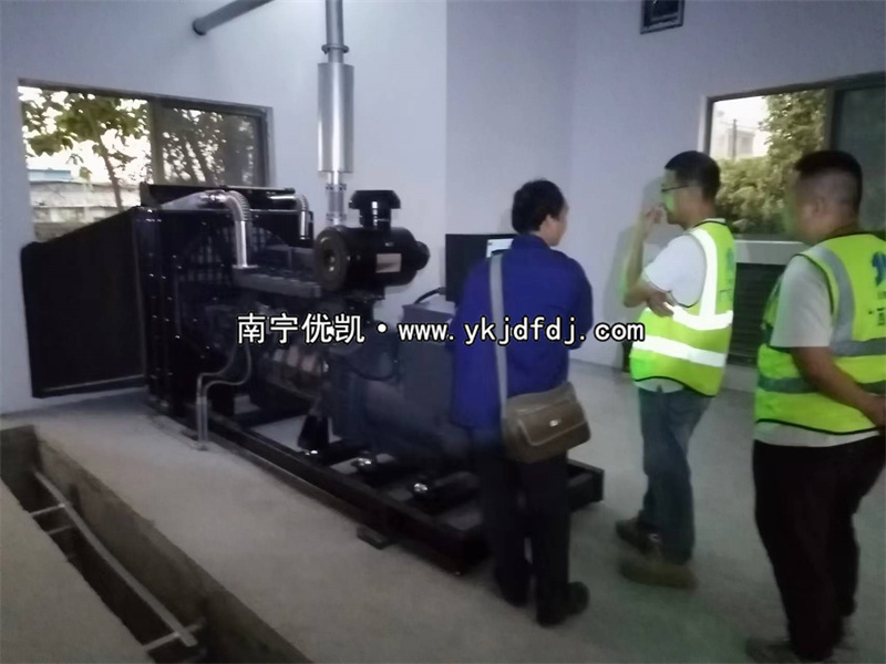 2023年11月28日，欽州項目250kw上柴發(fā)電機組到貨安裝調(diào)試
