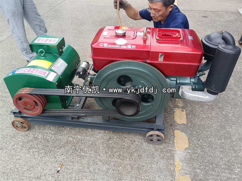 2024年5月16日，客戶到店自提一臺15KW單缸柴油發(fā)電機