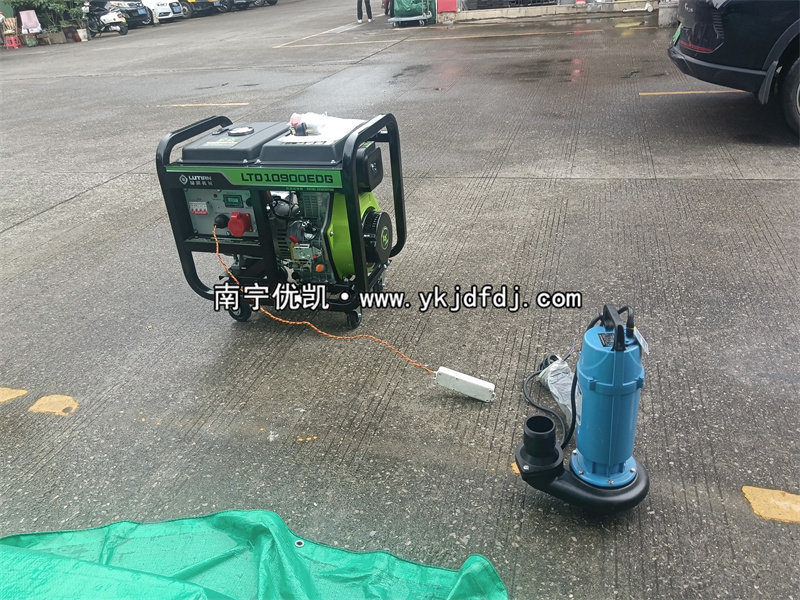 2024年8月13日，客戶到店自提8KW柴油發(fā)電機組
