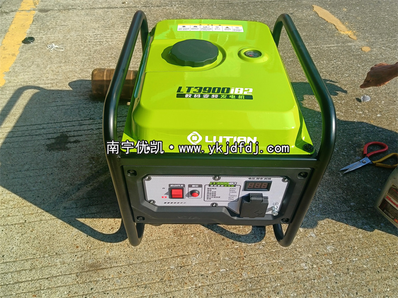 2024年10月11日，客戶到店自提3KW汽油變頻發(fā)電機