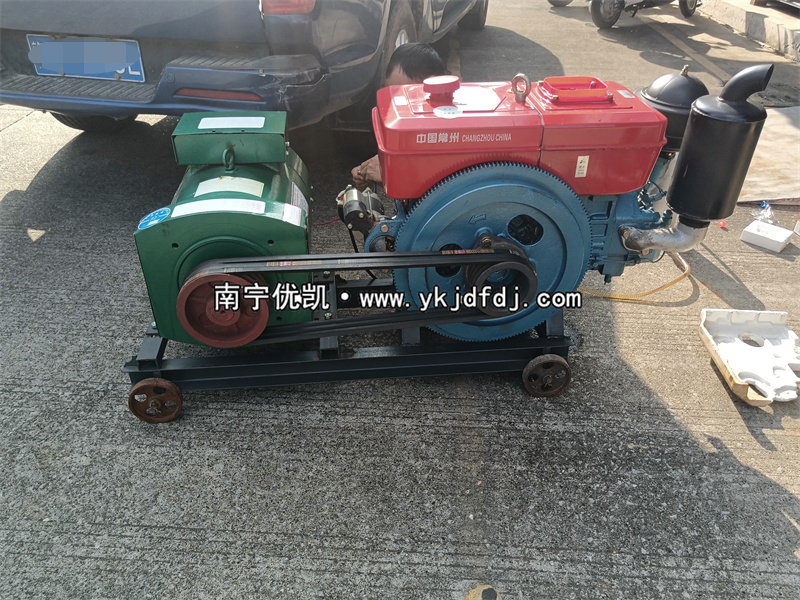 2024年10月21日，客戶到店自提20KW單缸柴油發(fā)電機組