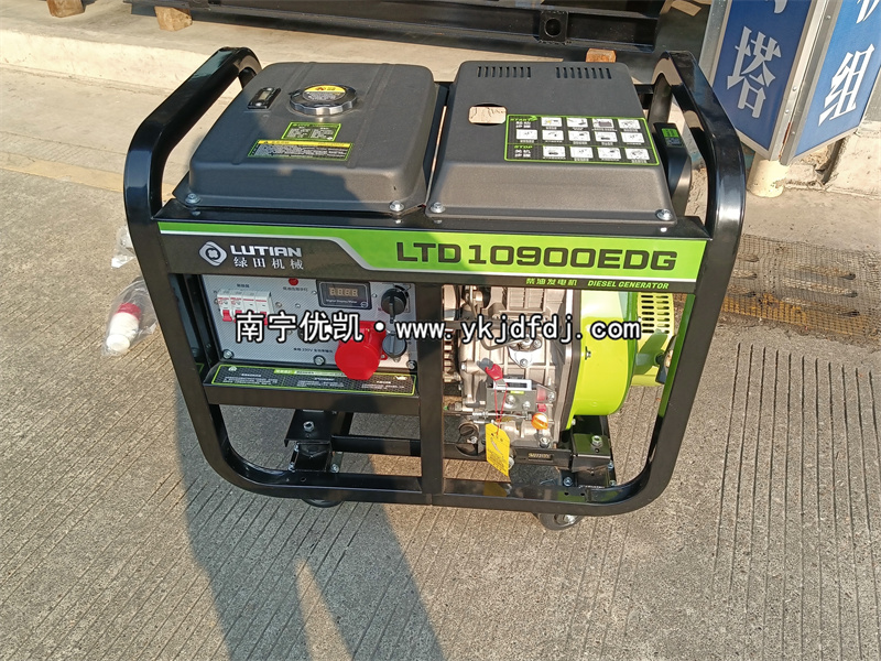 2025年1月20日，客戶到店自提并試機(jī)8KW柴油發(fā)電機(jī)組