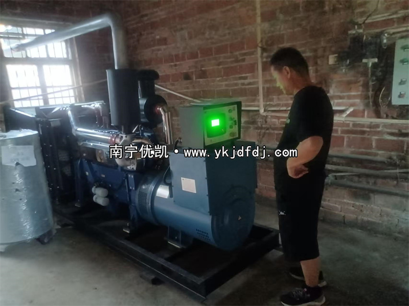 2025年6月16日，玉林某中學(xué)項(xiàng)目200kw柴油發(fā)電機(jī)組到貨安裝調(diào)試