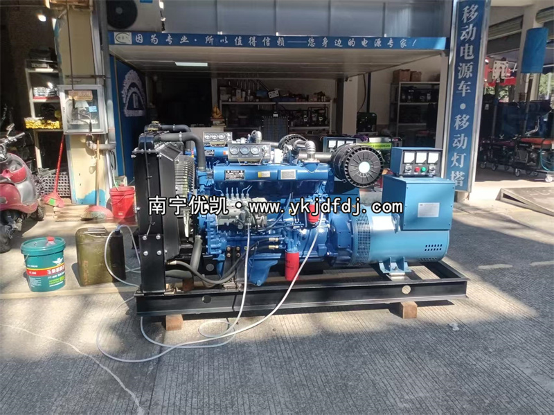 2025年11月18日，客戶到店自提兩臺80kw柴油發(fā)電機(jī)組并試機(jī)