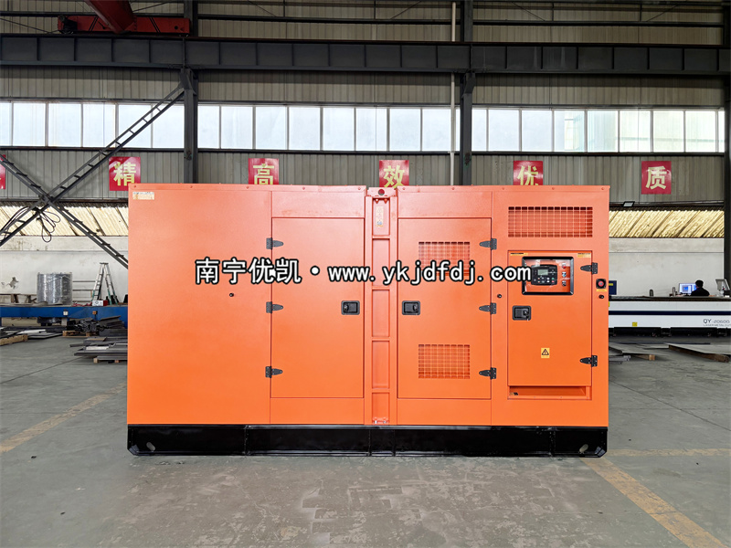 2025年12月10日，400kw玉柴低噪音柴油發(fā)電機(jī)組裝車出口國外